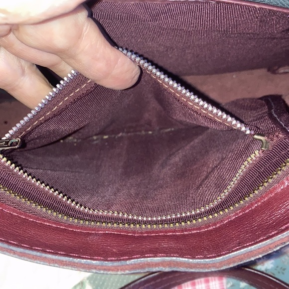 Leather purse appx. 12 x 9 x 4”, 1st pics outside light, unsewn zipper $19 - Picture 5 of 11